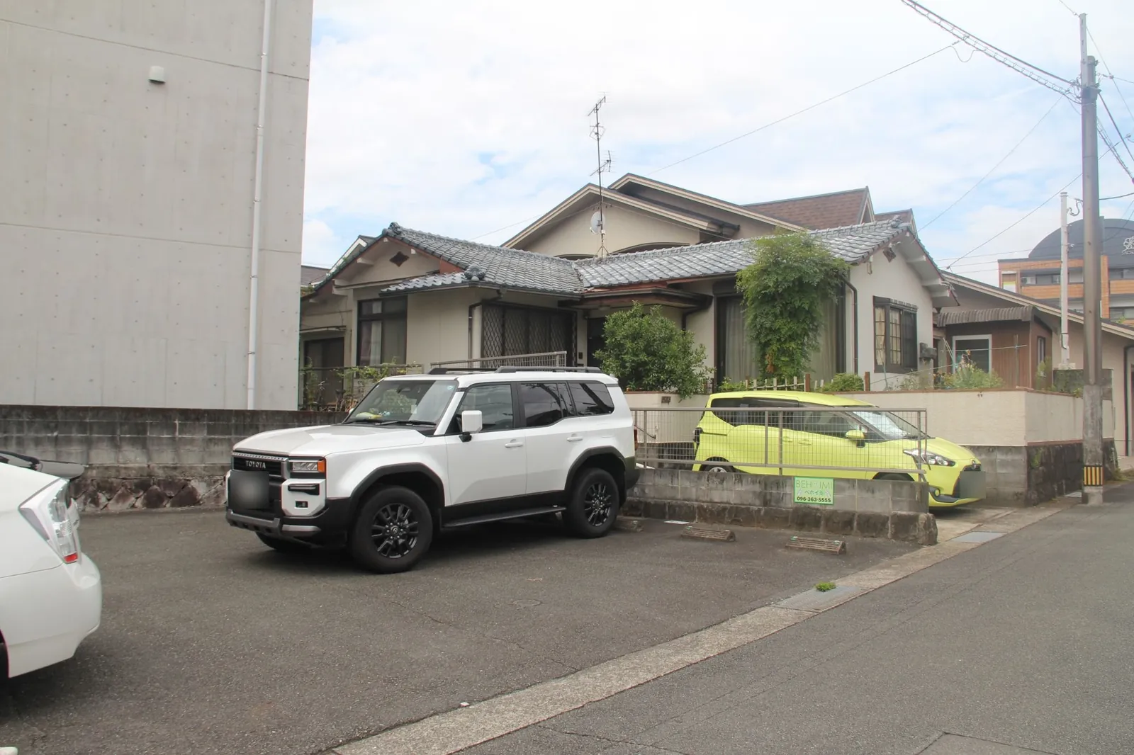右手に第2駐車場（⑥・⑧）