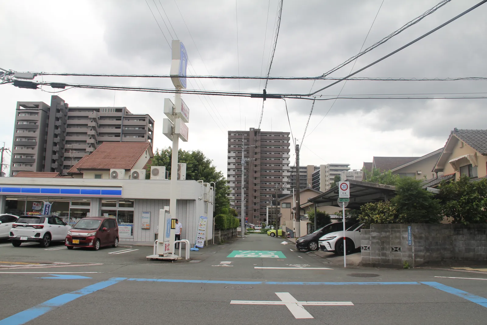 向かいのローソン新屋敷店